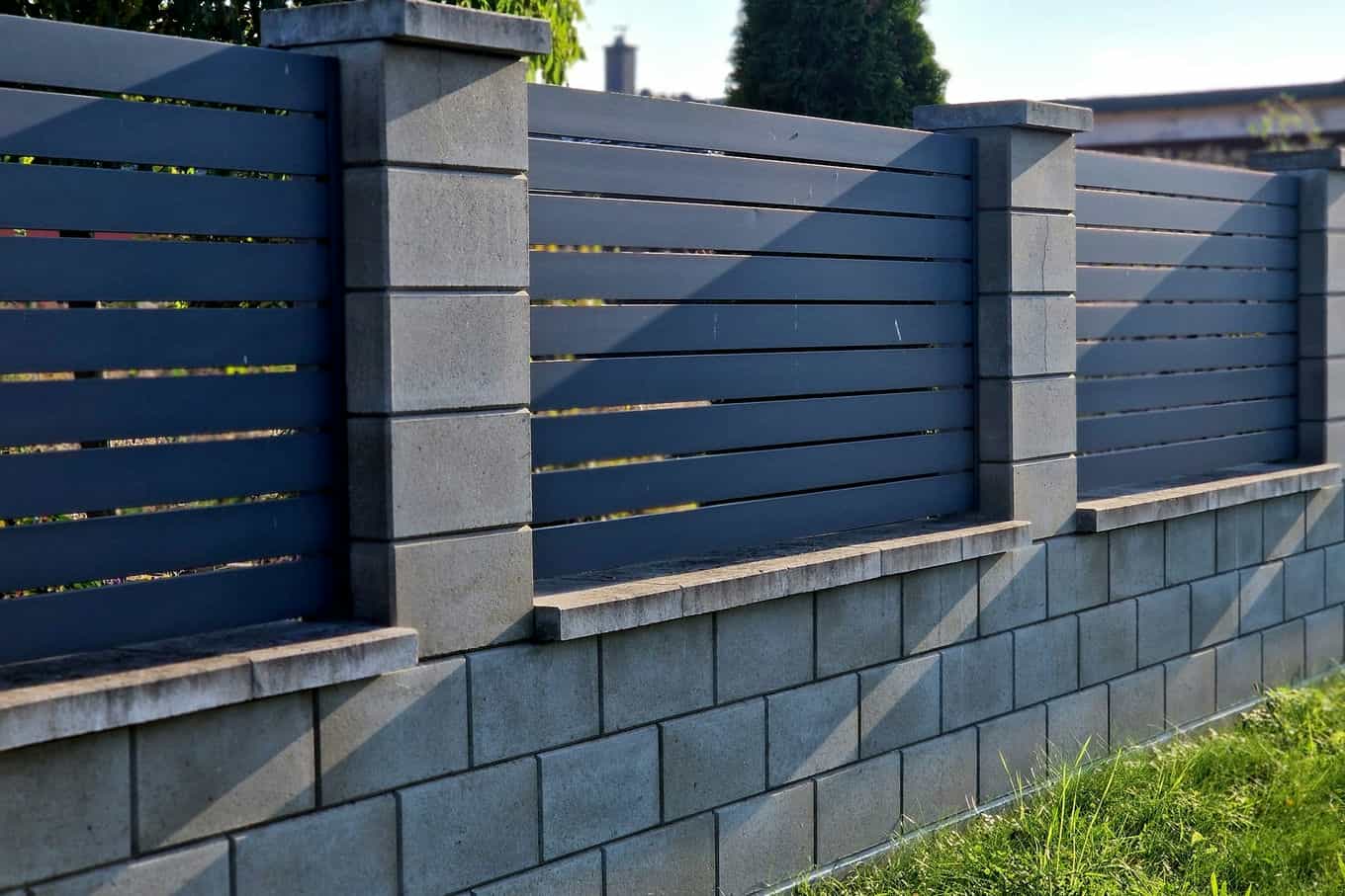 ogrodzenie modułowe wzdłuż posesji